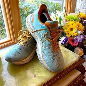 Vibrant new balance, fresh foam, sneaker size 9 1/2